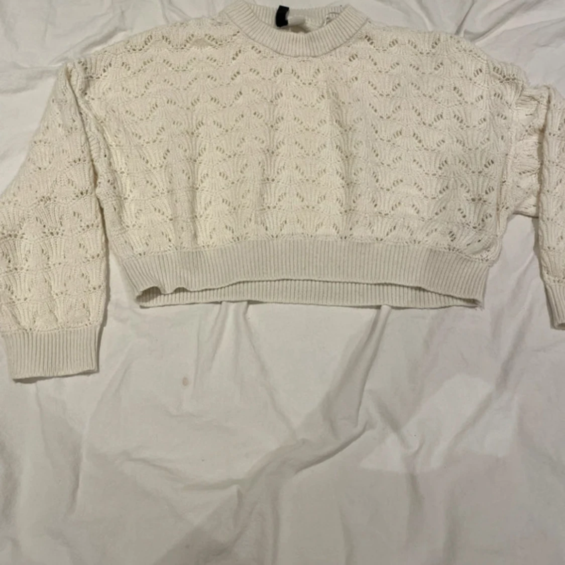Vit croppad stickad tröja