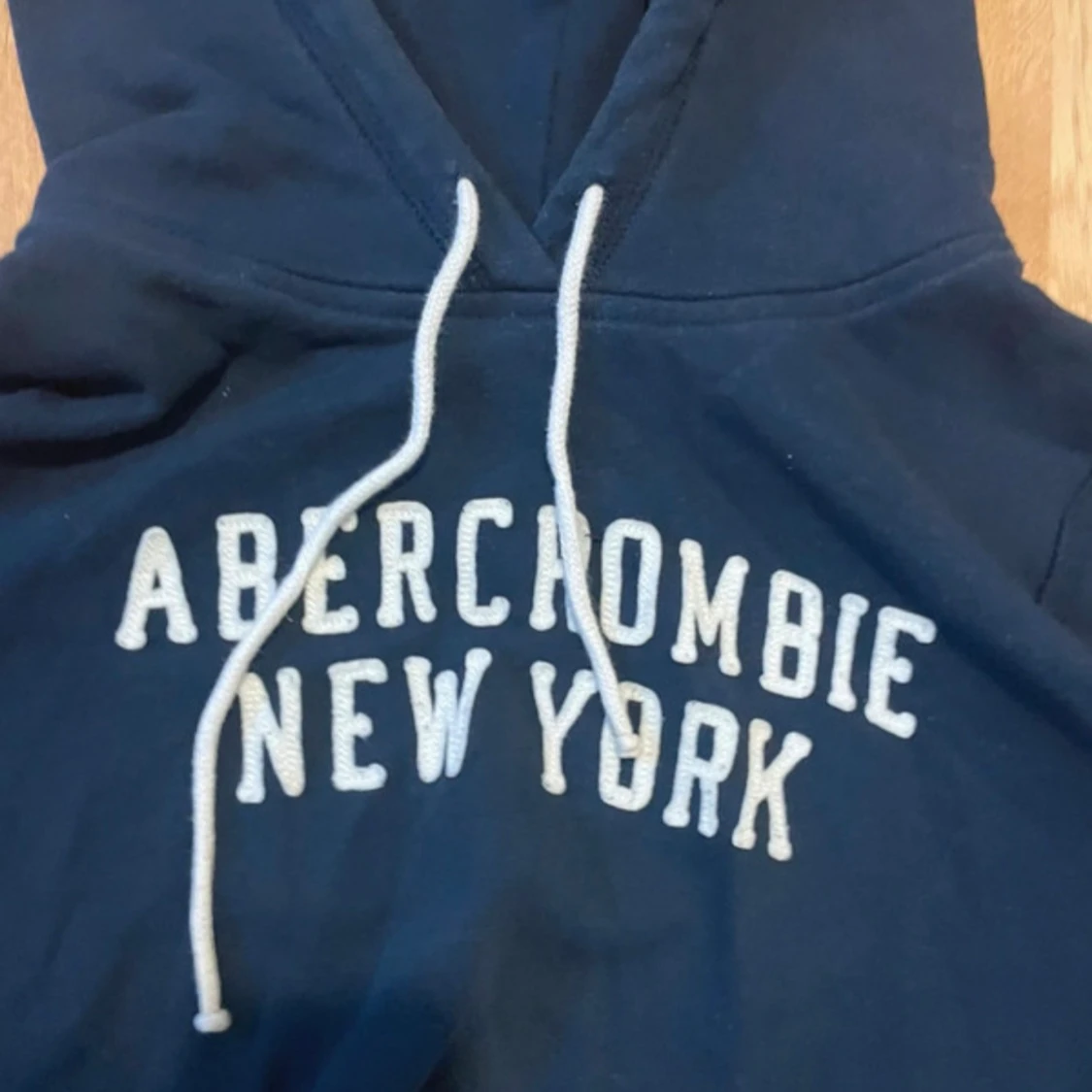 Mörkblå hoodie Abercrombie New York - 1