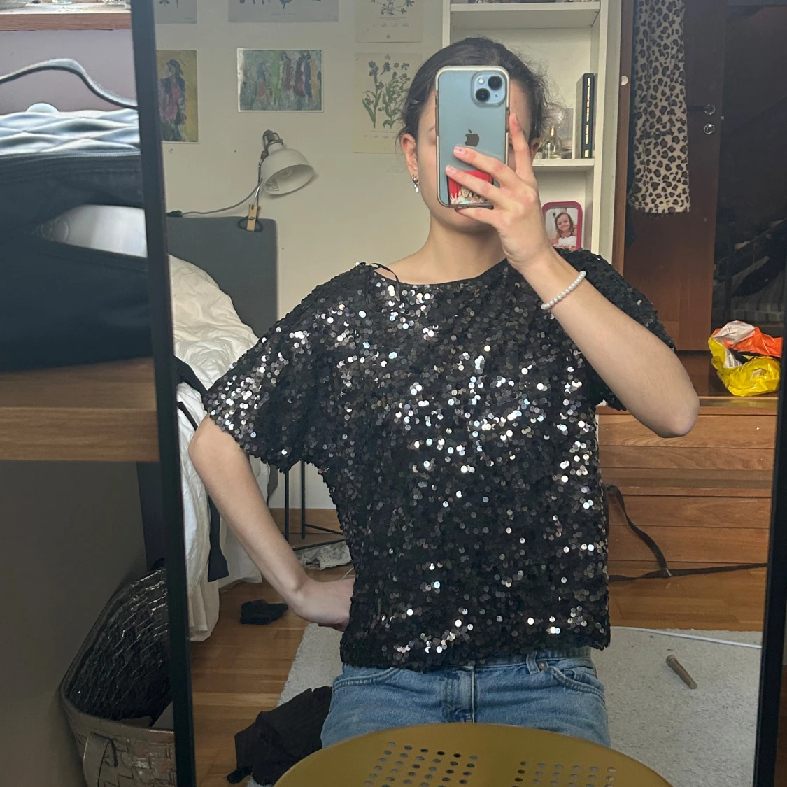 Svart paljettblus med kort ärm