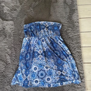 Mönstrad tubtopp - Aldrig använd av mig, skönt material!!