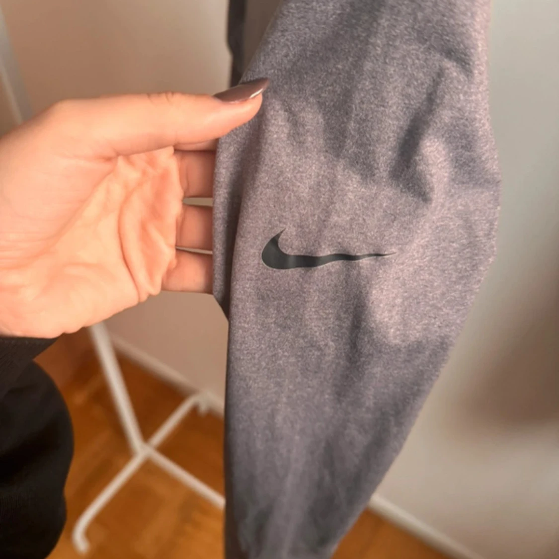 Grå långärmad träningströja från NIKE - 2