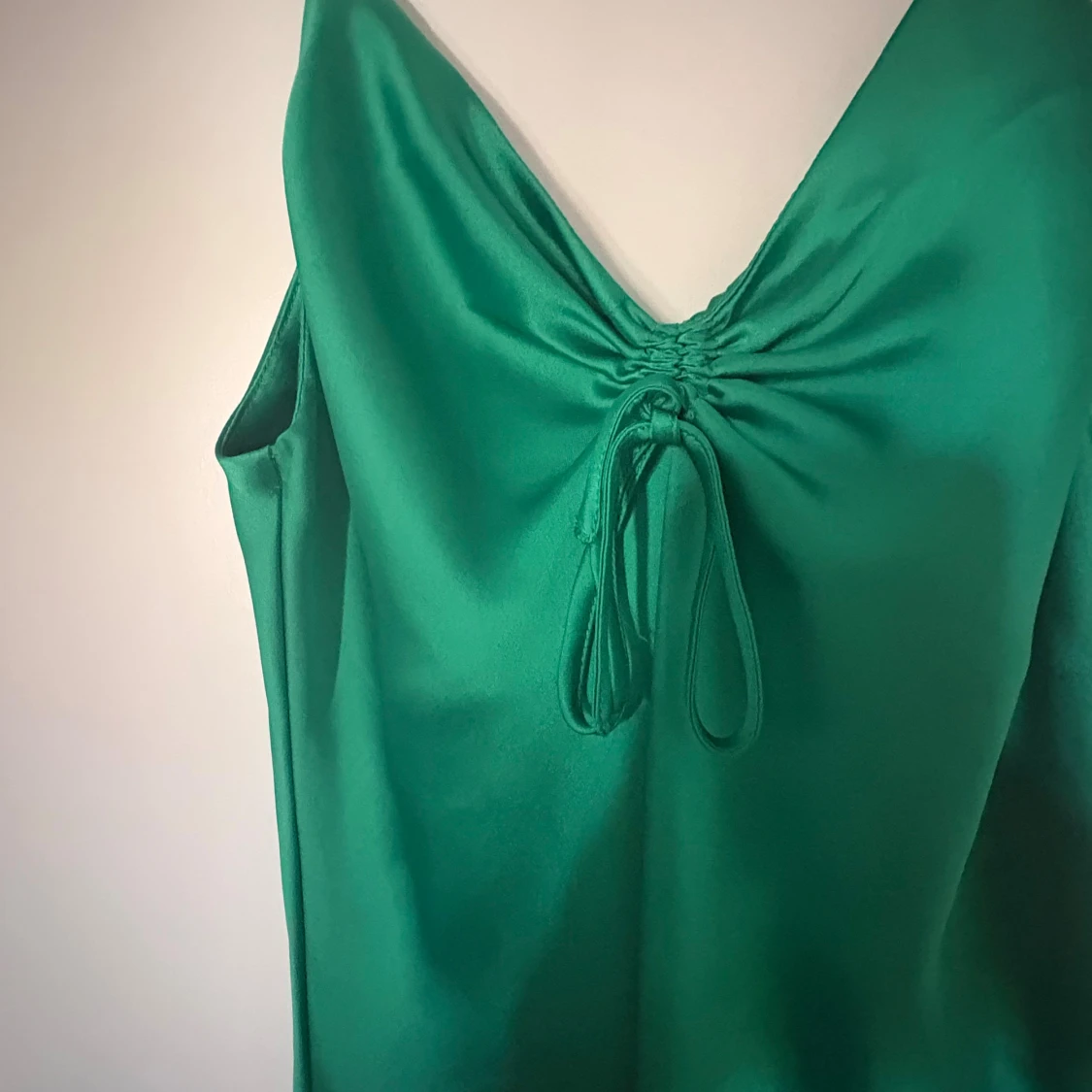 Grön satinklänning  - 2