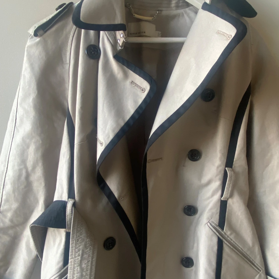Beige trenchcoat från Karen Millen - 1