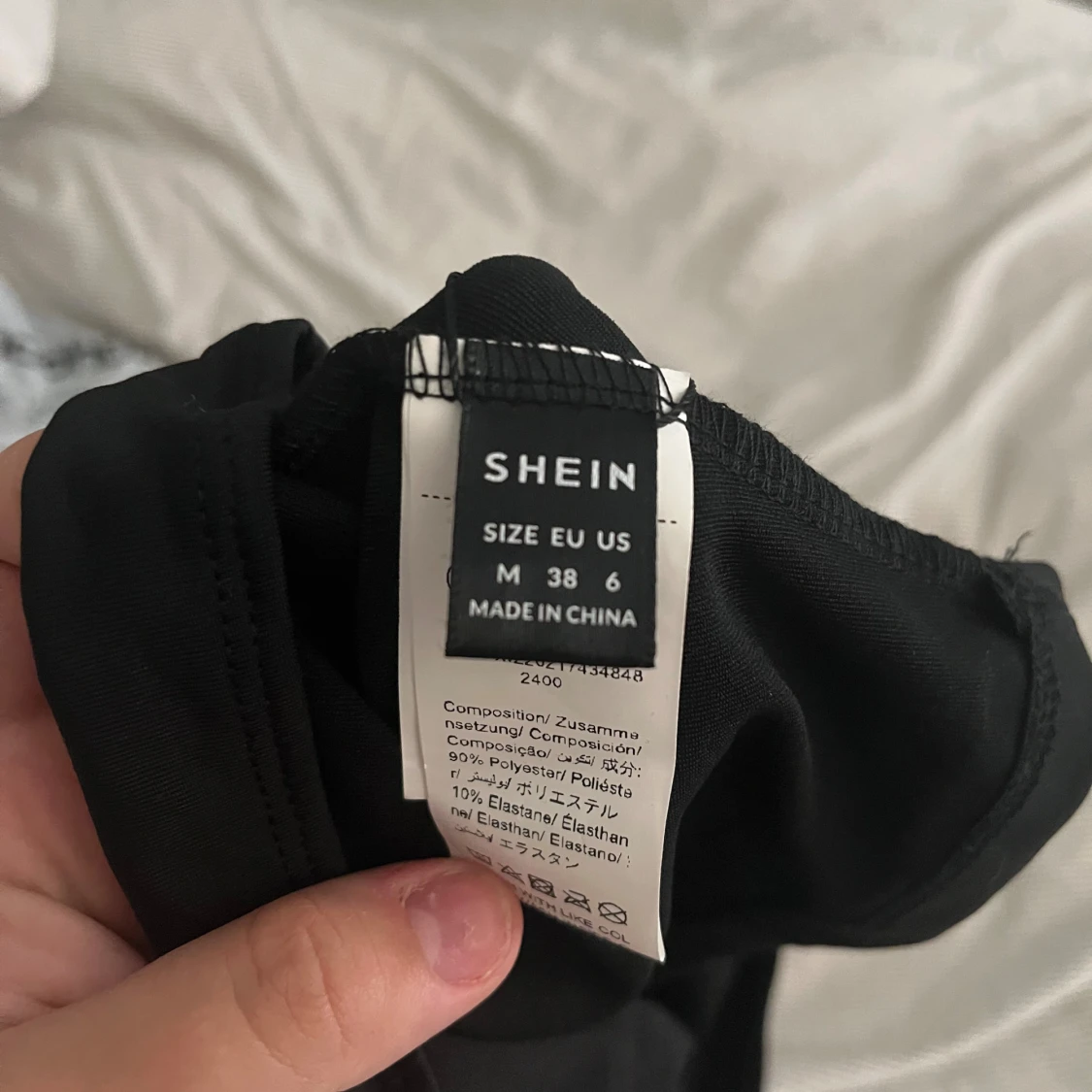 Svart topp från SHEIN BASICS - 2