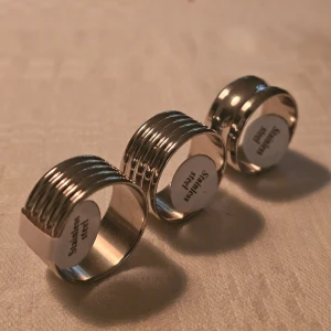 3x Breda Silverringar st 21 - 3x Breda Silverringar, säljs som ett kit. Alla är I Rostfritt stål och ca 20.6 mm
