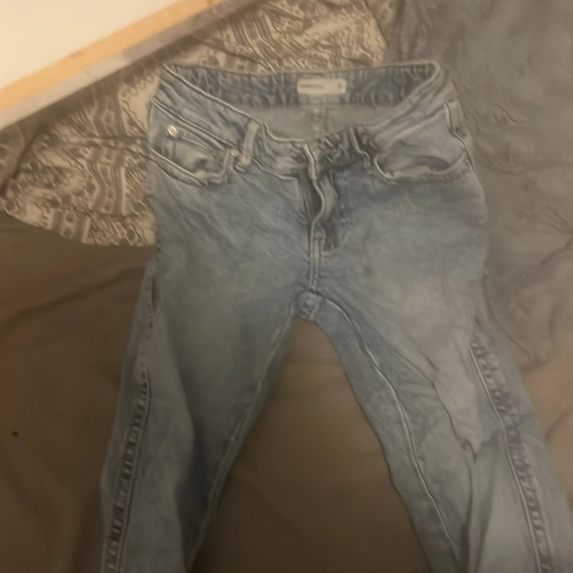 Ljusblå jeans med slim fit