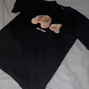 Svart Palm Angels t-shirt med björntryck - Oanvänd