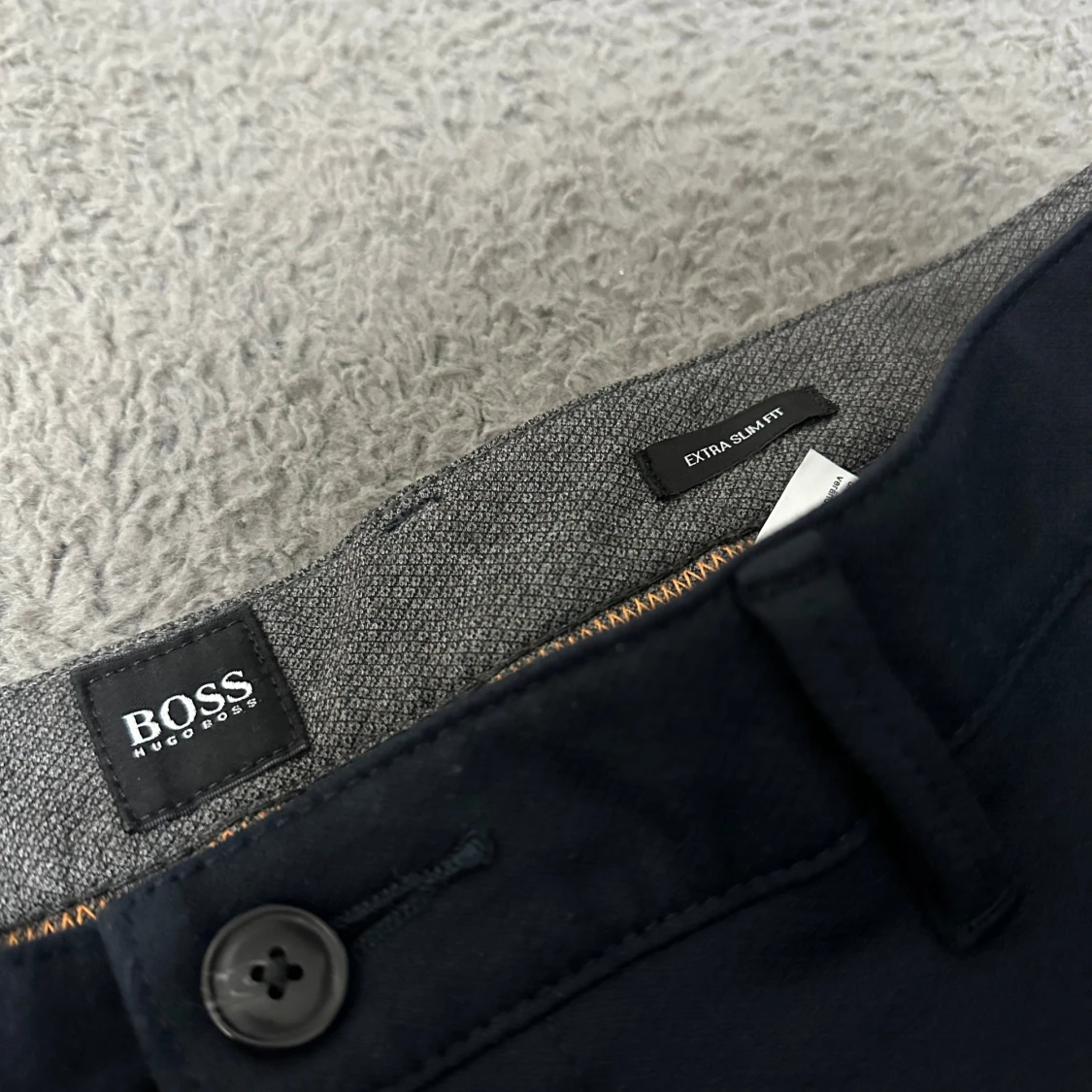 Mörkblå kostymbyxor från Hugo Boss - 2