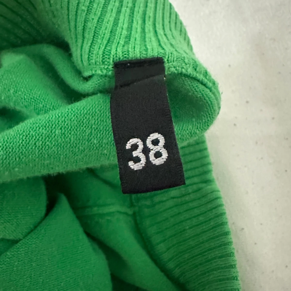 Grön offshoulder stickad tröja - 1