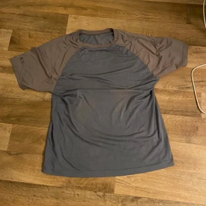 Kriminalvården KV Tröja fint skick  - Storlek M 