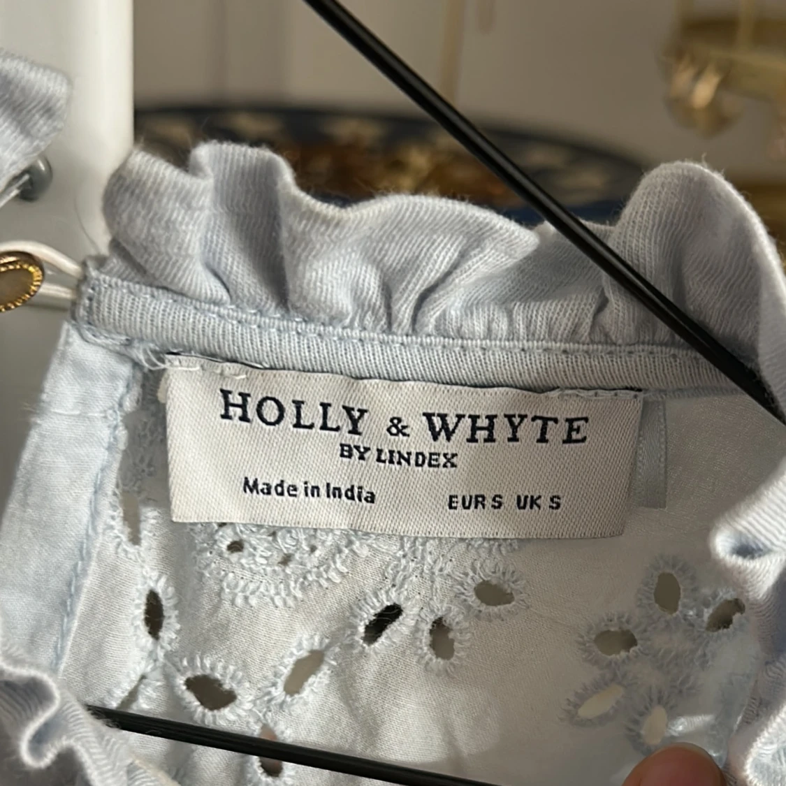 Vit blus med spets från Holly & Whyte - 2