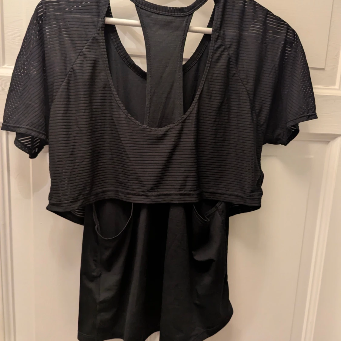 Svart croppad Nike Air topp - 1