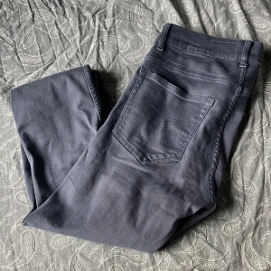 Tiger of Sweden jeans - Säljer dessa gråa/ pastelblåa tiger of sweden jeansen, skicket är 9/10 och inga tecken på slitningar eller fläckar. 30/32 sitter slim. 