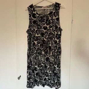 Blommig klänning  - Klänning från indiska storlek xl