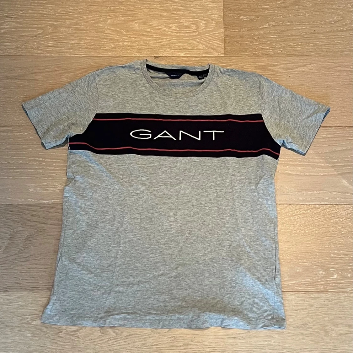 170cm/15år, Grå GANT t-shirt med logga