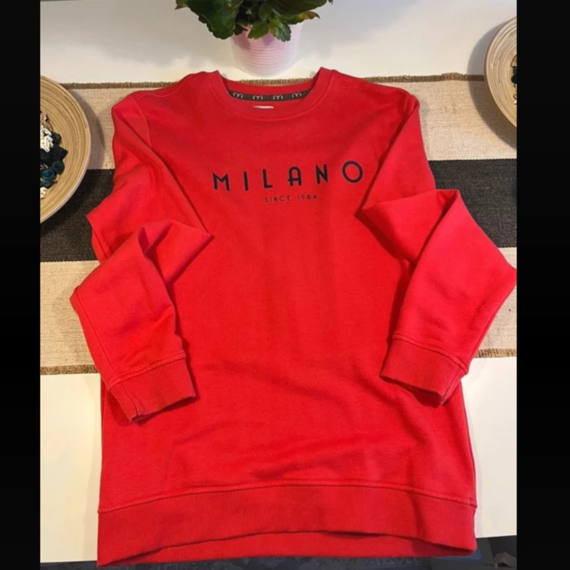 Röd sweatshirt från MLN Milano - 1