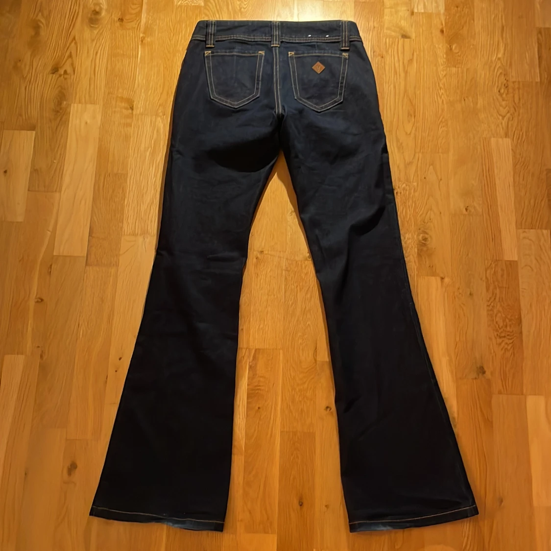 Low Waist Bootcut Jeans från Abrand - 1