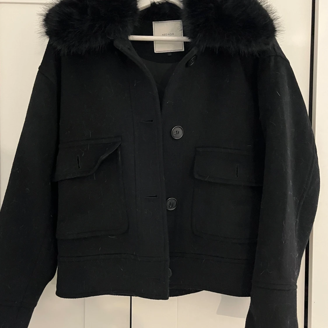 Svart pälsjacka från Neo Noir - 1