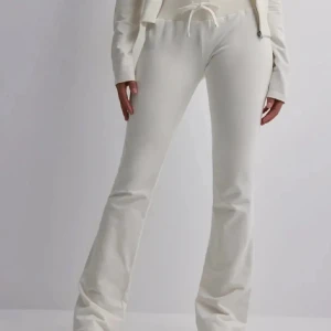 Nelly byxor  -  på dessa nelly byxor