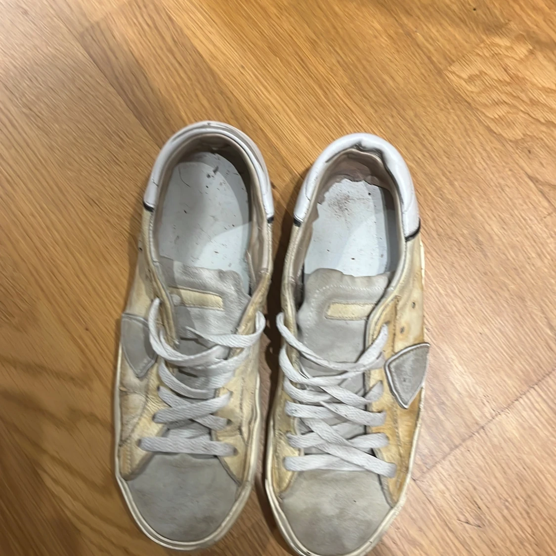 Philippe Model beige sneakers med grå detaljer - 1