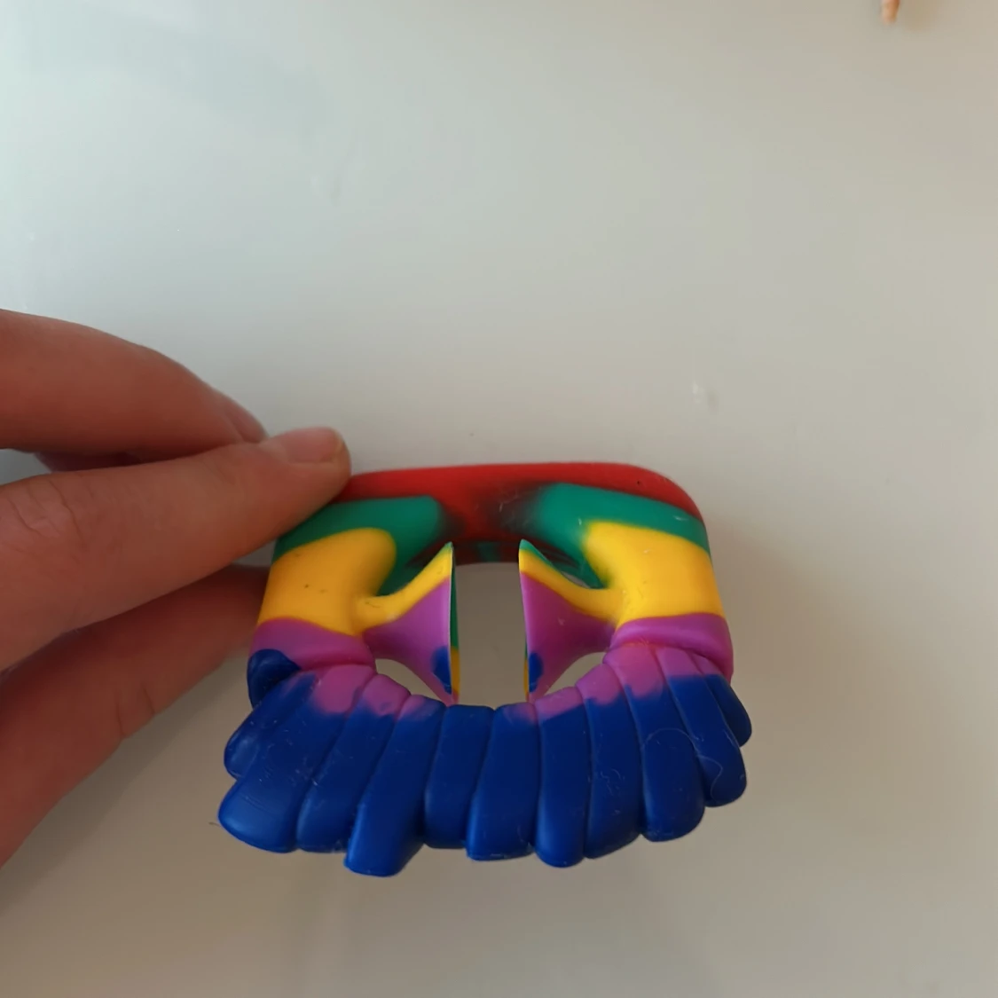 Förgglad fidget-toy i form av pommes - 1