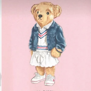 Polo Ralph lauren tröja - Bra och säljer för att den är för liten. Ett litet jack i björnen men syns inte på avstånd.