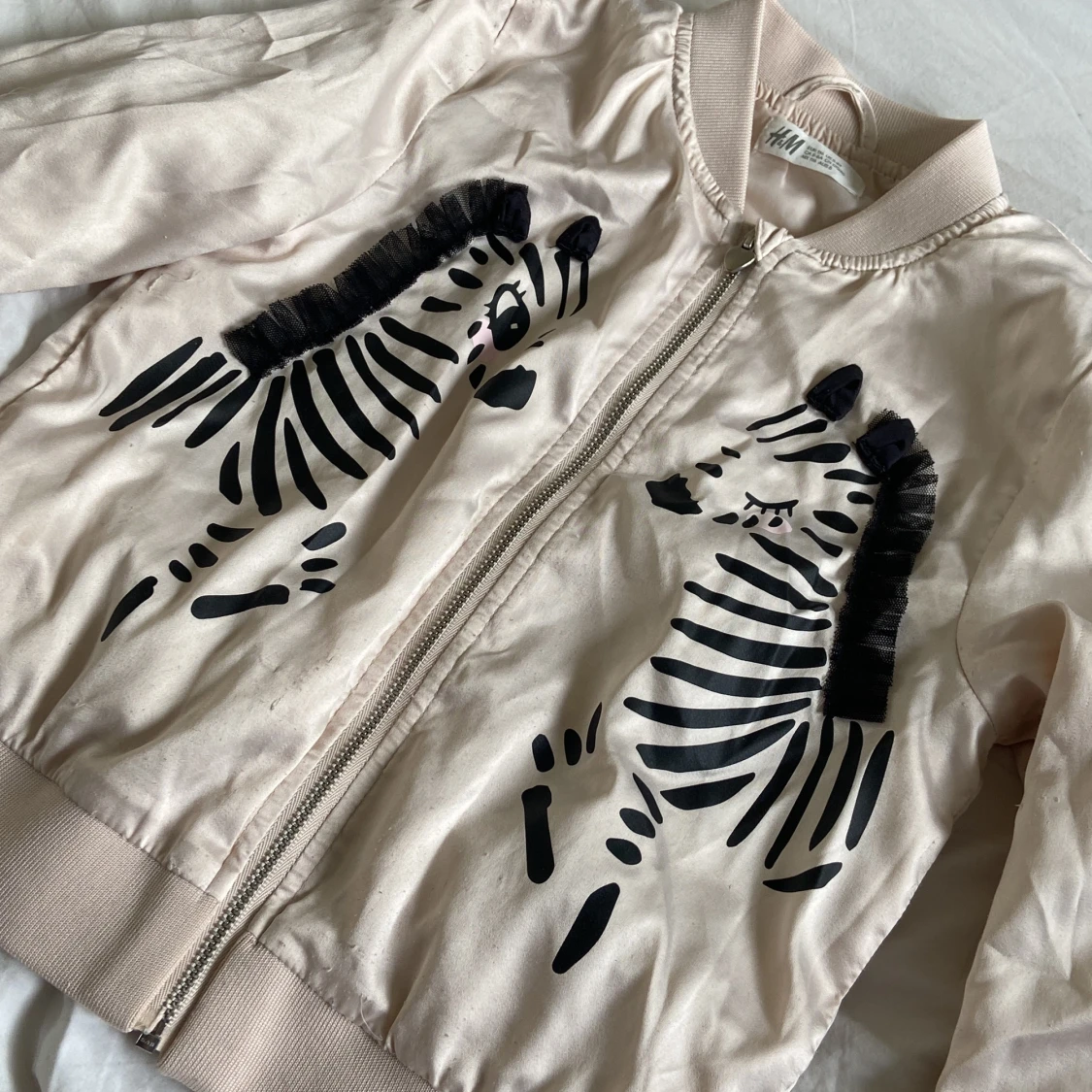 Beige bomberjacka med zebramönster från H&M - 92