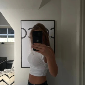 fin top från zara!🤍 - Aldrig använt prislapp är kvar, fått i present därför!