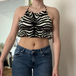 Topp - Säljer nu min as snygga topp med Zebra mönster. Wowwiiiii🩷🩷