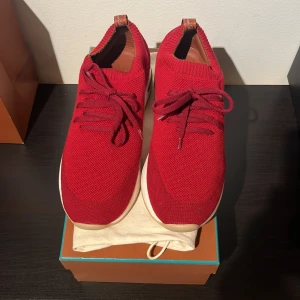 Loro piana Flexy walk -  Säljer sprillans nya loro piana FW. väldigt sköna och hög kvalitet som vanligt med loro piana. Storlek 41 på dem jag har storlek 42 på mina Open walks så kan ha dem här Flexy walks i 41. Og följer inte med 