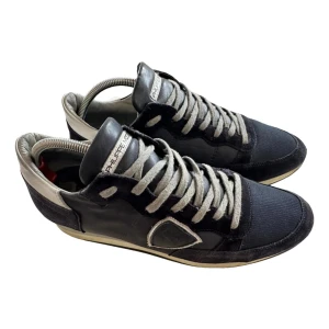 Philippe Model - Skor från Philippe Model i modellen Low Trainers, kontakta för mer info och bilder!! 