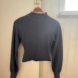 Tröja  - Har sytt om den! Bra skick och knappt använd🤗 Hör av vid minsta fråga 