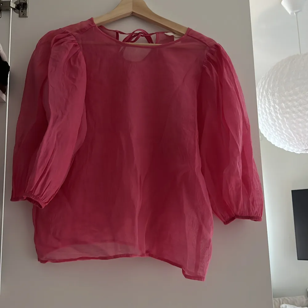 Aldrig använd, blus från h&m . Blusar.