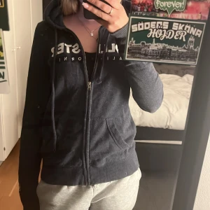 zip-up hoodie - bra skick 