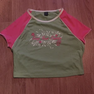 Rosa Grön Tröja - Croptop från Shein i storlek M