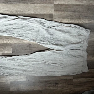 Linnebyxor - Säljer dessa snygga linnebyxor från hm pågrund av att de aldrig riktigt kommit till användning.