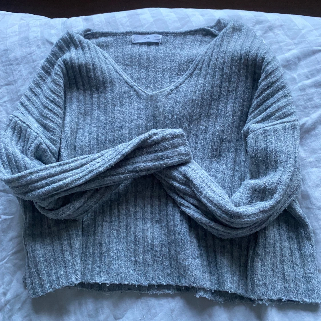 Grå tröja  - 92