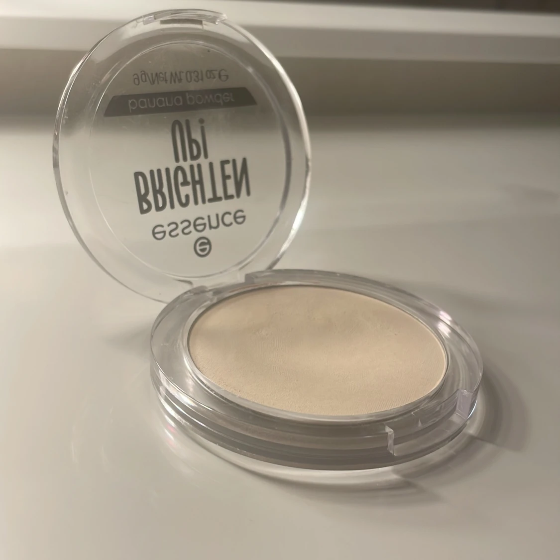 Essence Brighton up! ( banana powder) - 91