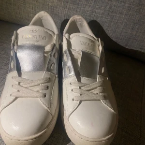 Valentino skor - Köp på köp och sälj! Storlek 39.  Fint skick!  Vi snabb affär kan priset diskuteras