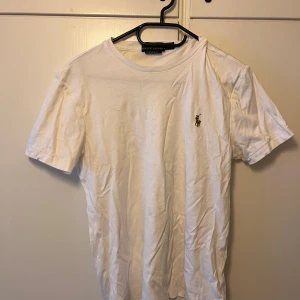 T-shirt ralph lauren - Gott skick, sällan använd, storlek s