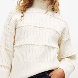 Stickad tröja - Supersnygg stickad tröja, använd fåtal gånger och skicket är som nytt!