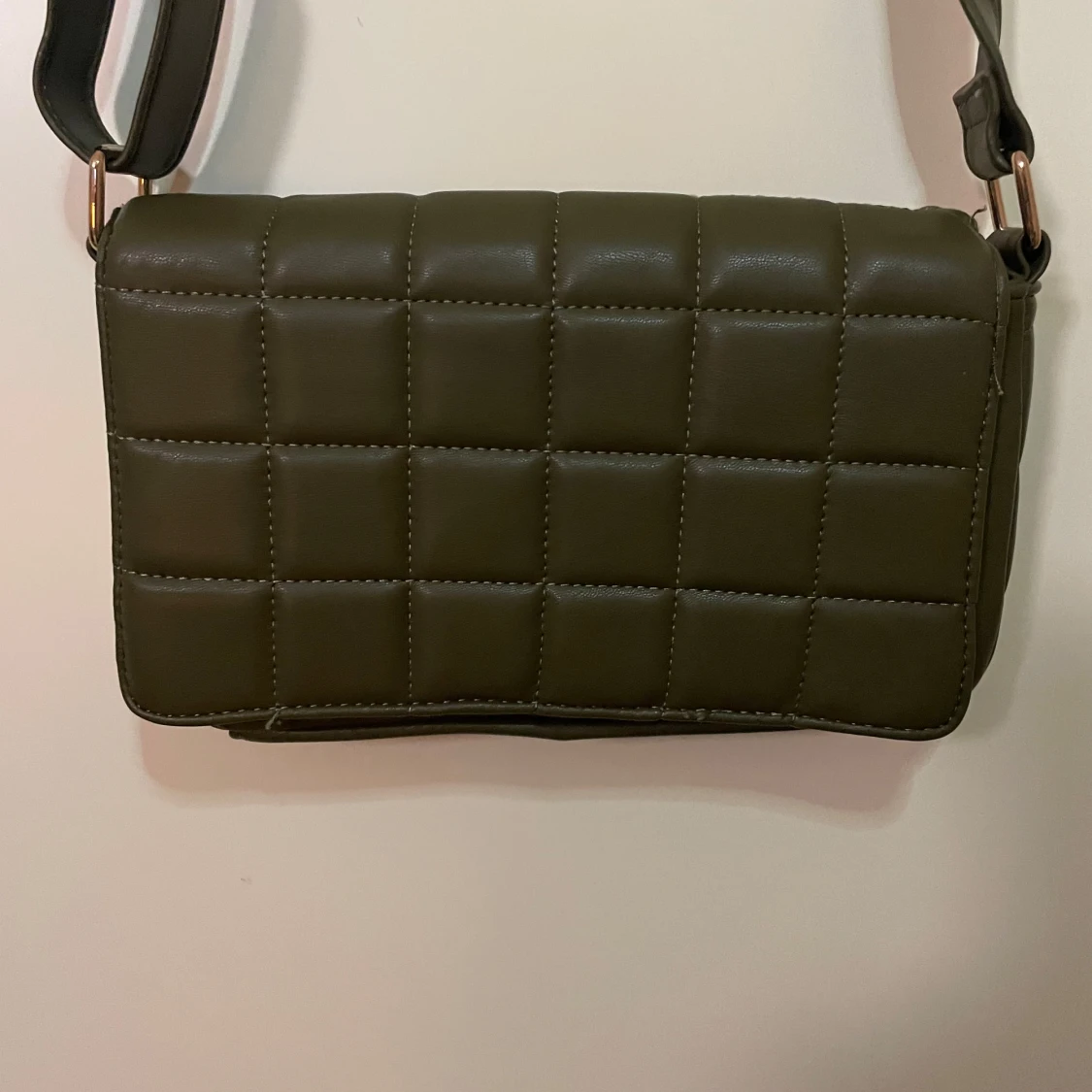 Olivgrön  axelväska - 1