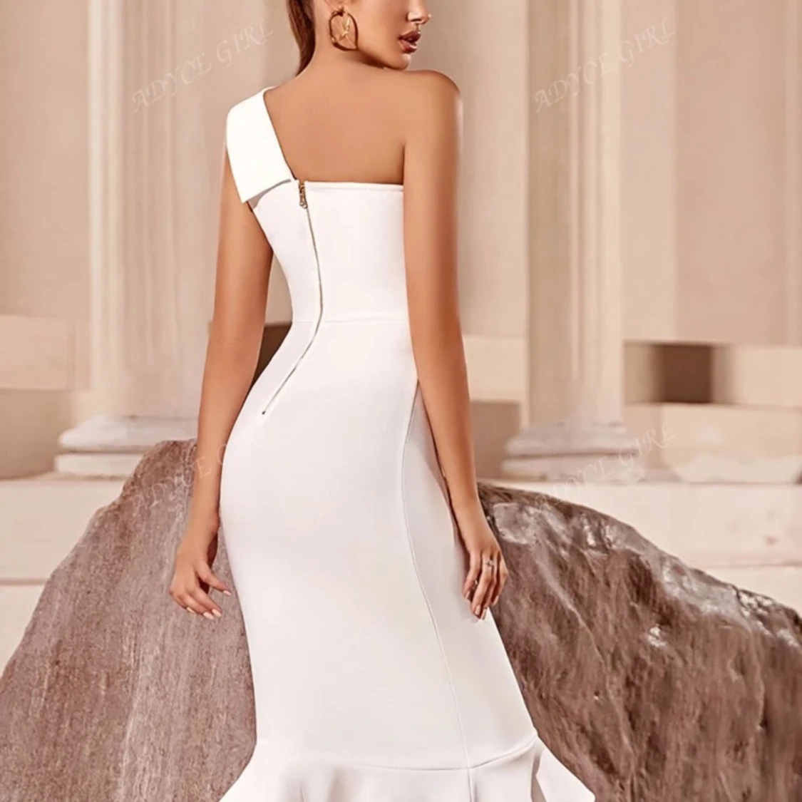 Vit oneshoulder klänning - 1