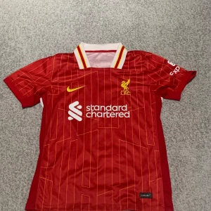 Liverpool Hemma 24/25 - Fräsch Liverpool tröja. Skriv om frågor.👍