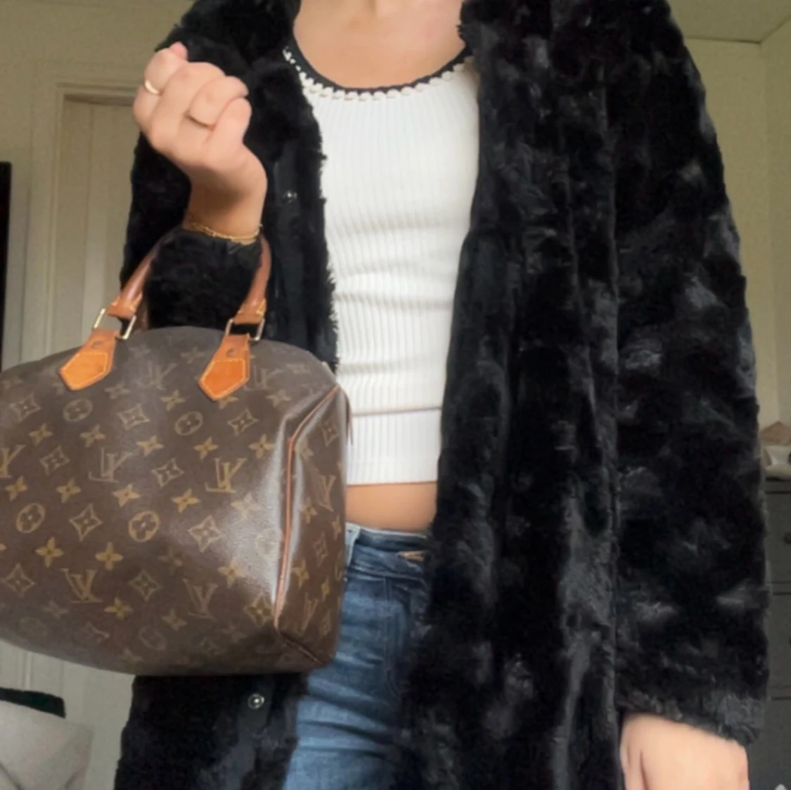 Svart pälskappa - 2