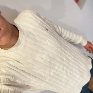 Vit kabelstickad tröja från GANT - Vit kabel stickad gant tröja strl S