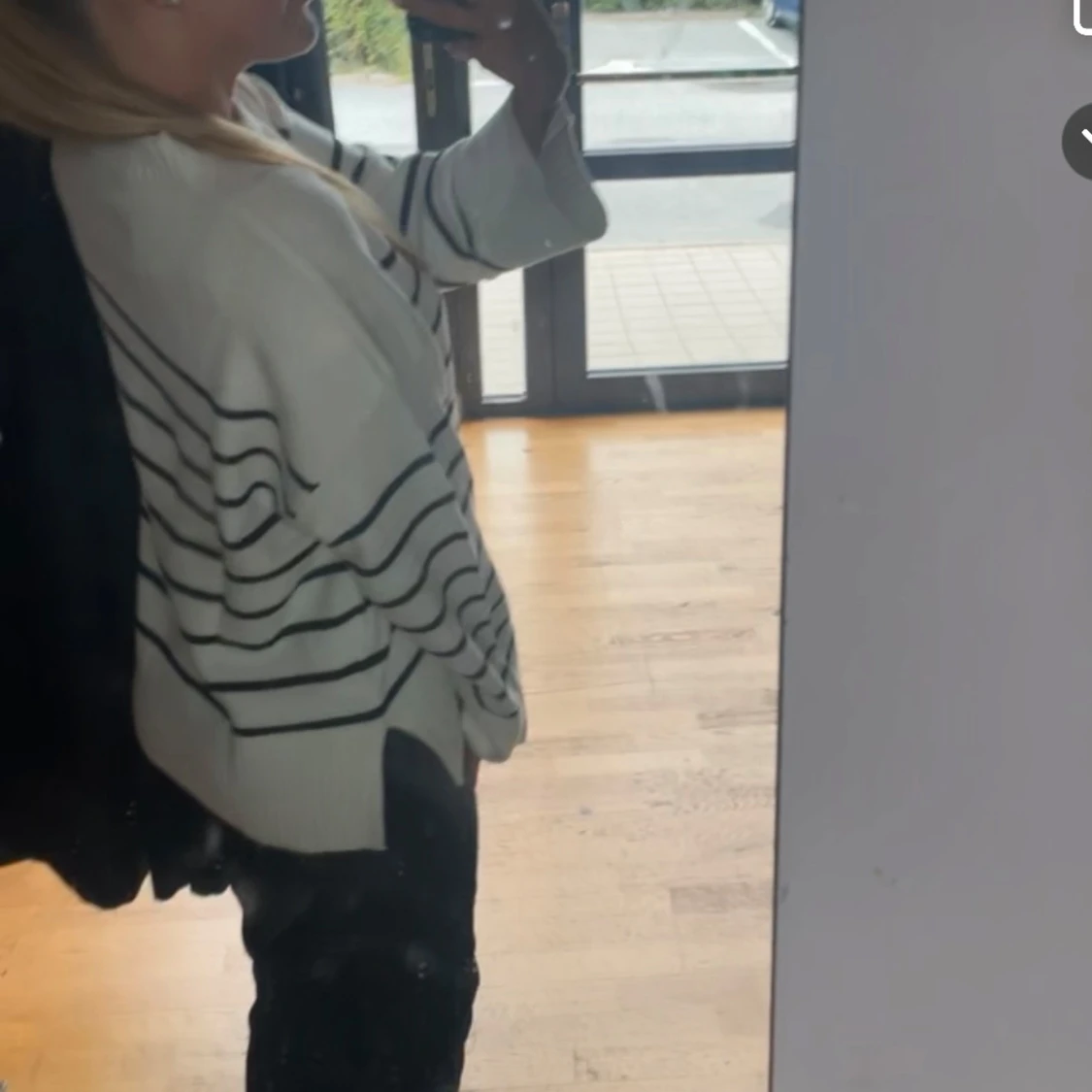 Vit och svart randig tröja - 1