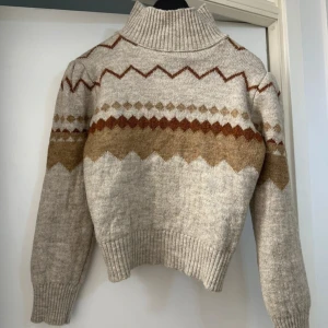 Stickad tröja  - Helt ny 