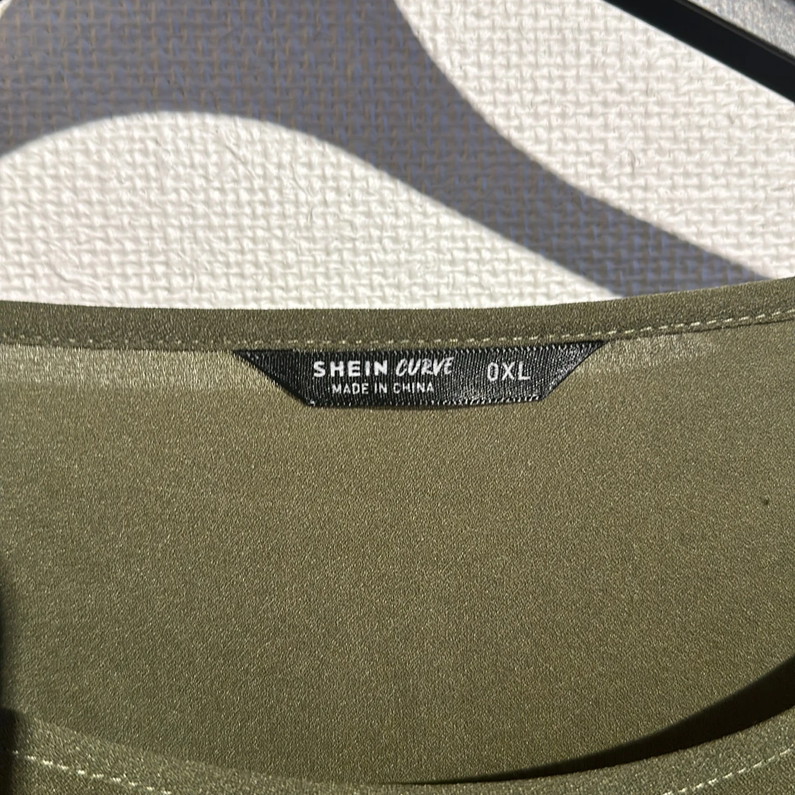 Olivgrön klänning från Shein Curve - 2