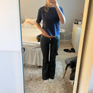 Skinn byxor - Säljer dessa helt nya skinn byxor från Nelly, väldigt populära, storlek 38!!🥰pypris 699!